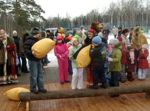 Народные гулянья на Масленицу. Игры, конкурсы, песни, хороводы на Масленицу со скоморохами. Проведение Масленицы.