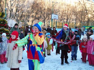 Новогодние игры и конкурсы на улице Новогодние игры и конкурсы на улице